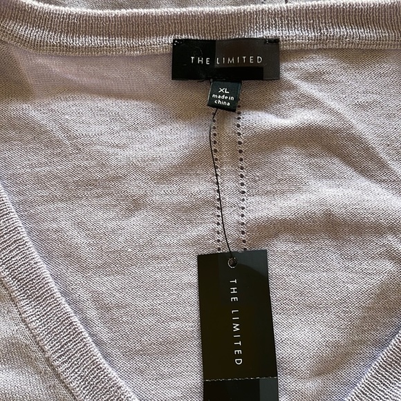 NWT V Neck Lightweight Top - Picture 5 of 7